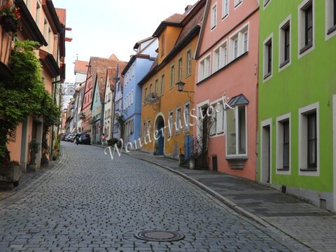Rues pavées avec des maisons colorées à Rothenburg, Allemagne.