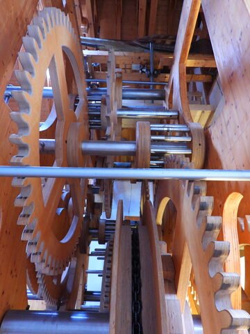Engrenages en bois et métal dans un mécanisme à Triberg, Allemagne.