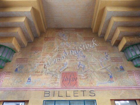 Mosaïque représentant des sites de Dinan, en Bretagne, France, avec des inscriptions et des illustrations de monuments locaux.